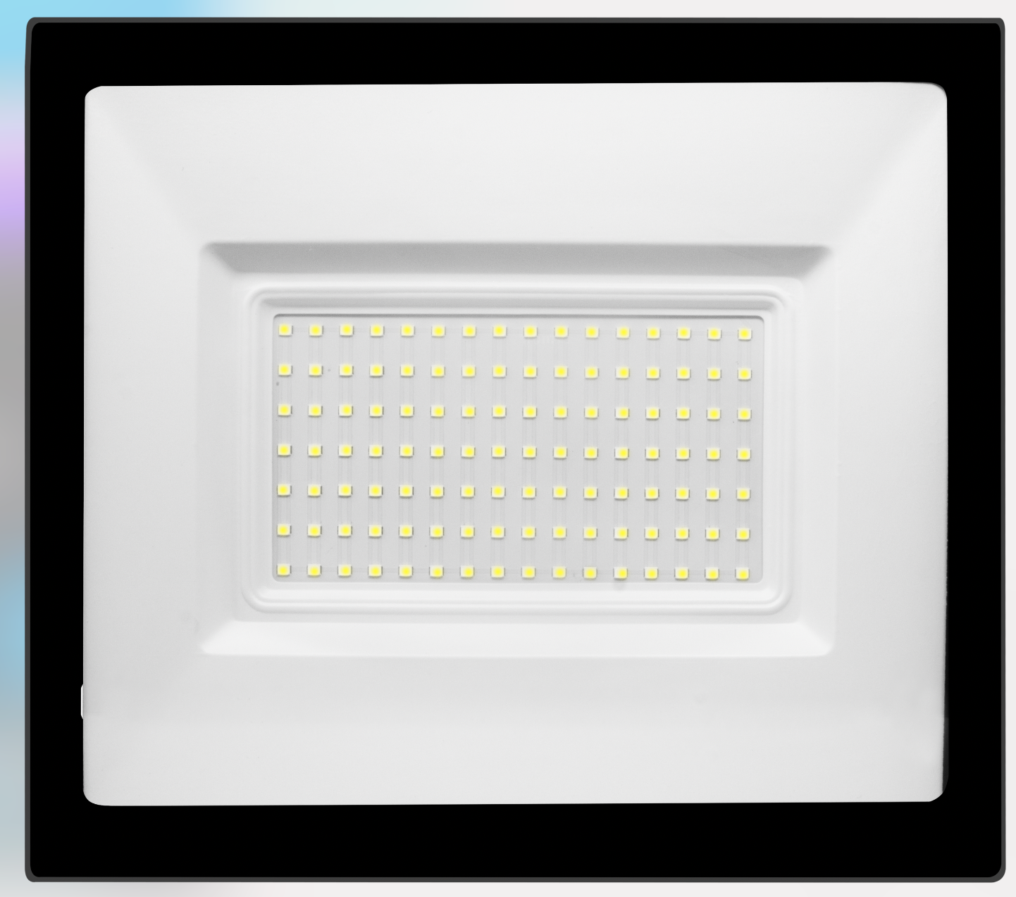 Reflector LED plano 150W 120° fabricado en aluminio acabado negro, color de luz frío 6500K de iLumileds
