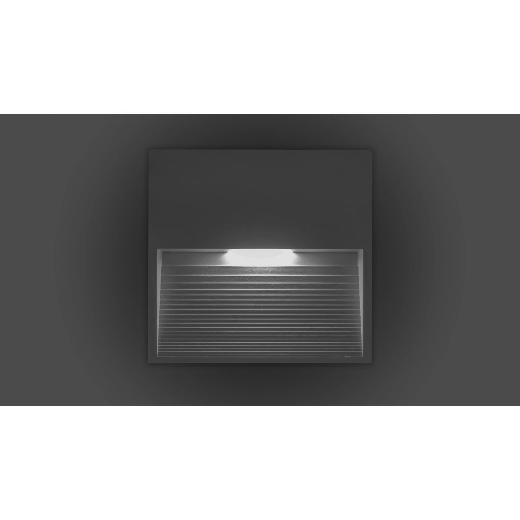 Luminario de cortesía cuadrado estriado 12x12cm para sobreponer en muro 3W luz cálida (3000K) de iLumileds