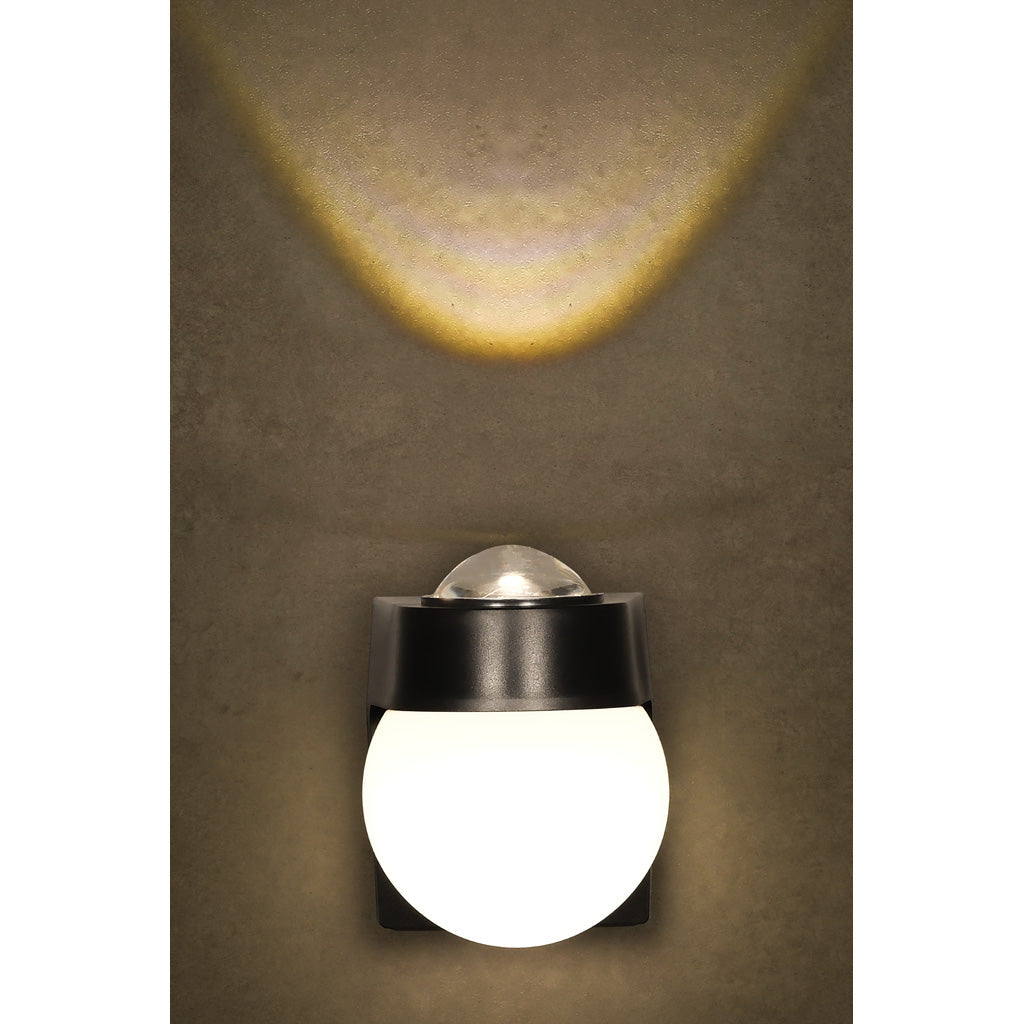 Luminario de muro 7W con una salida de luz indirecta de 45° y salida de luz frontal difusa, luz cálida (3000K) 100-265V IP65 fabricado en policarbonato de iLumileds