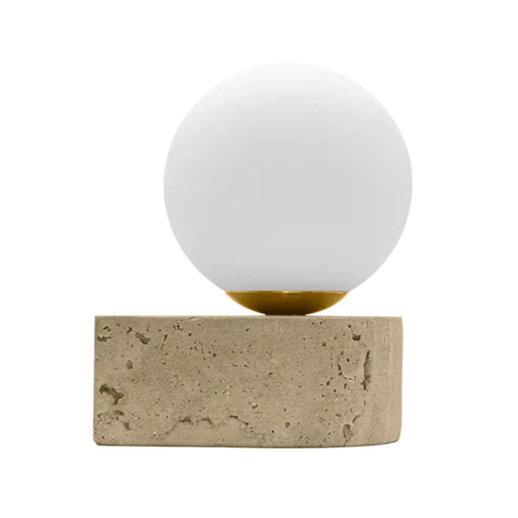 Luminario arbotante Pentelic con esfera de cristal difuso con base G9 (no incluido), acabado travertino beige con detalles latonados de iLumileds