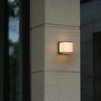 Luminario exterior de muro efecto luz simétrico 8W luz neutro cálido de iLumileds