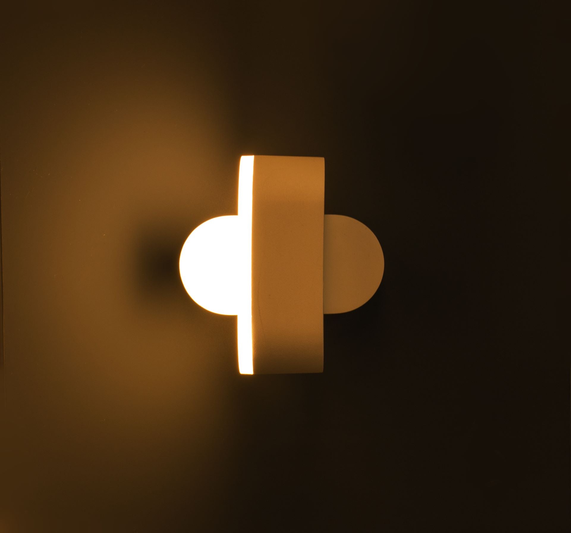 Luminario de muro con una cabeza móvil rotativa 6W 3000K de iLumileds